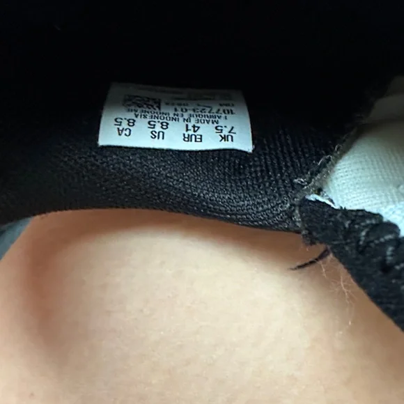 Puma White and Black Athletic Cleats - Picture 7 of 7